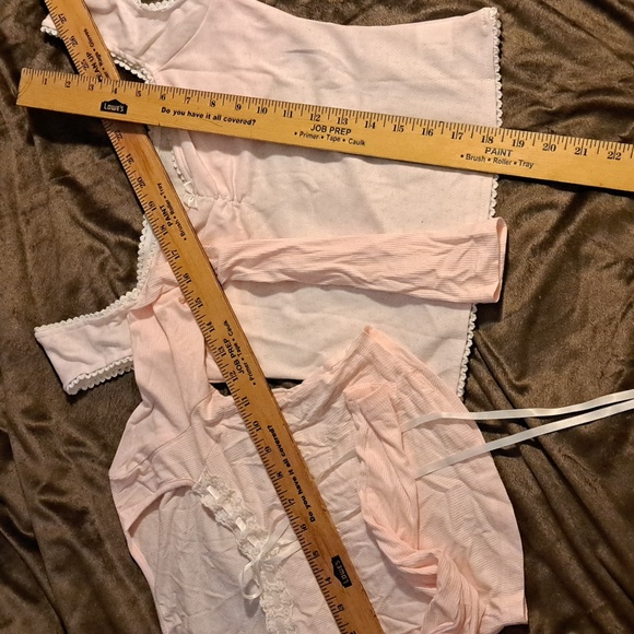 2 Lewkin Tops - Picture 5 of 8